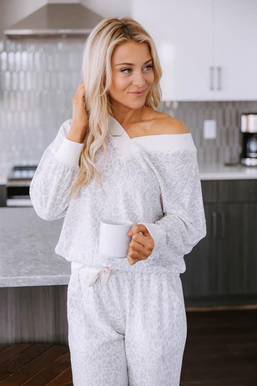 Simple Rhyme Animal Print White Pullover