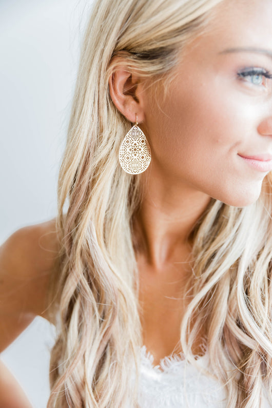 Pretend It's Love Oval Earrings Gold