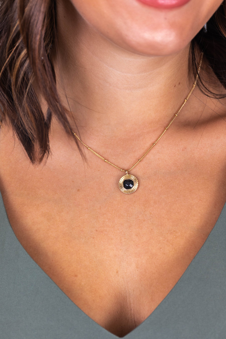 Sunburst Kiss Necklace Gold