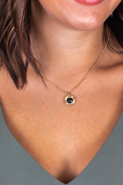 Sunburst Kiss Necklace Gold