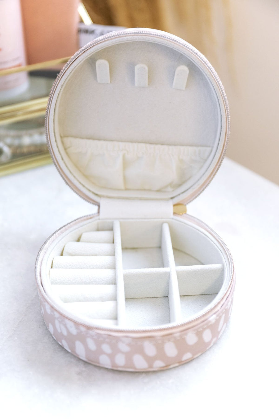 Dazzle The Crowd Pink Spotted Jewelry Case